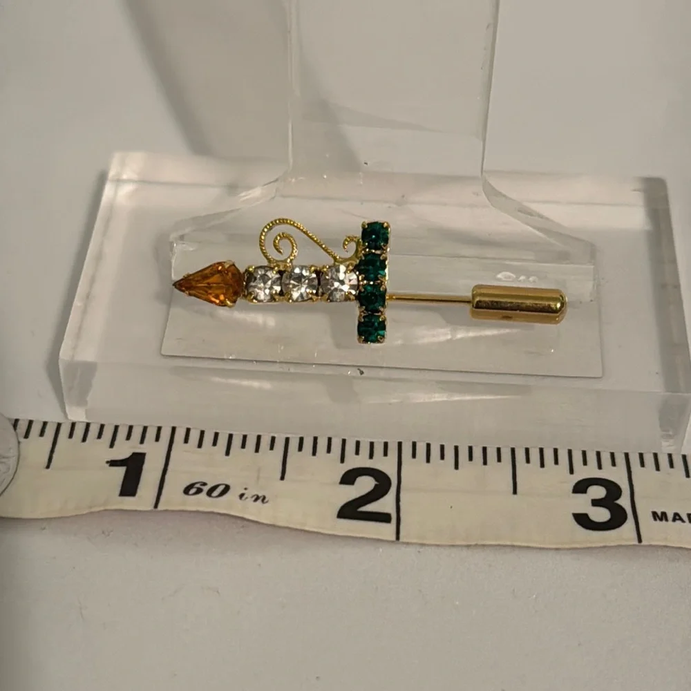 Elegant Gold and Green Brooch with Candle Design
